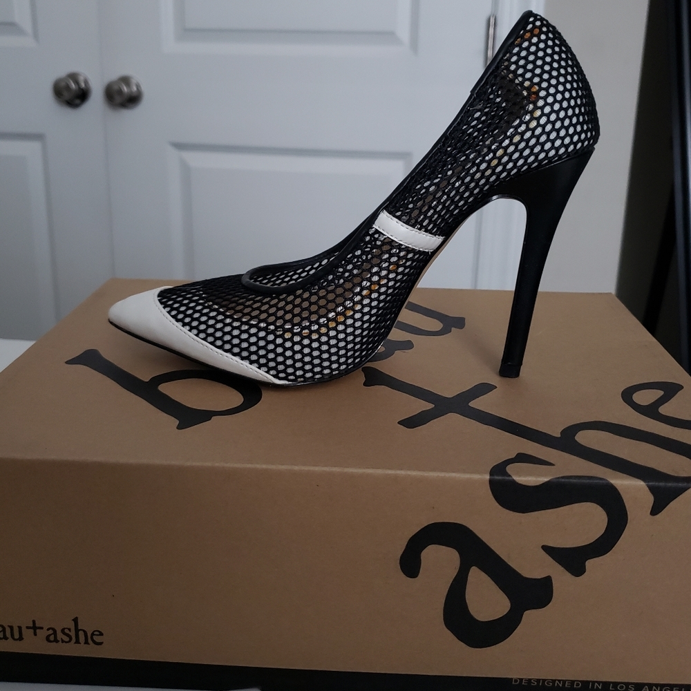 Shoes - Picture 3 of 8